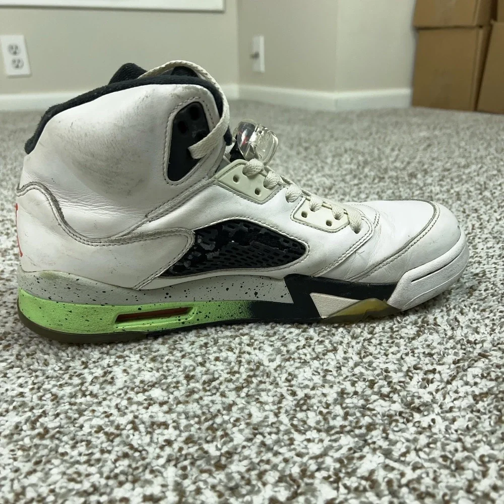 Jordan Shoes Mens Size 10.5 White Air Jordan 5 Retro Poison Green Sneakers Sport